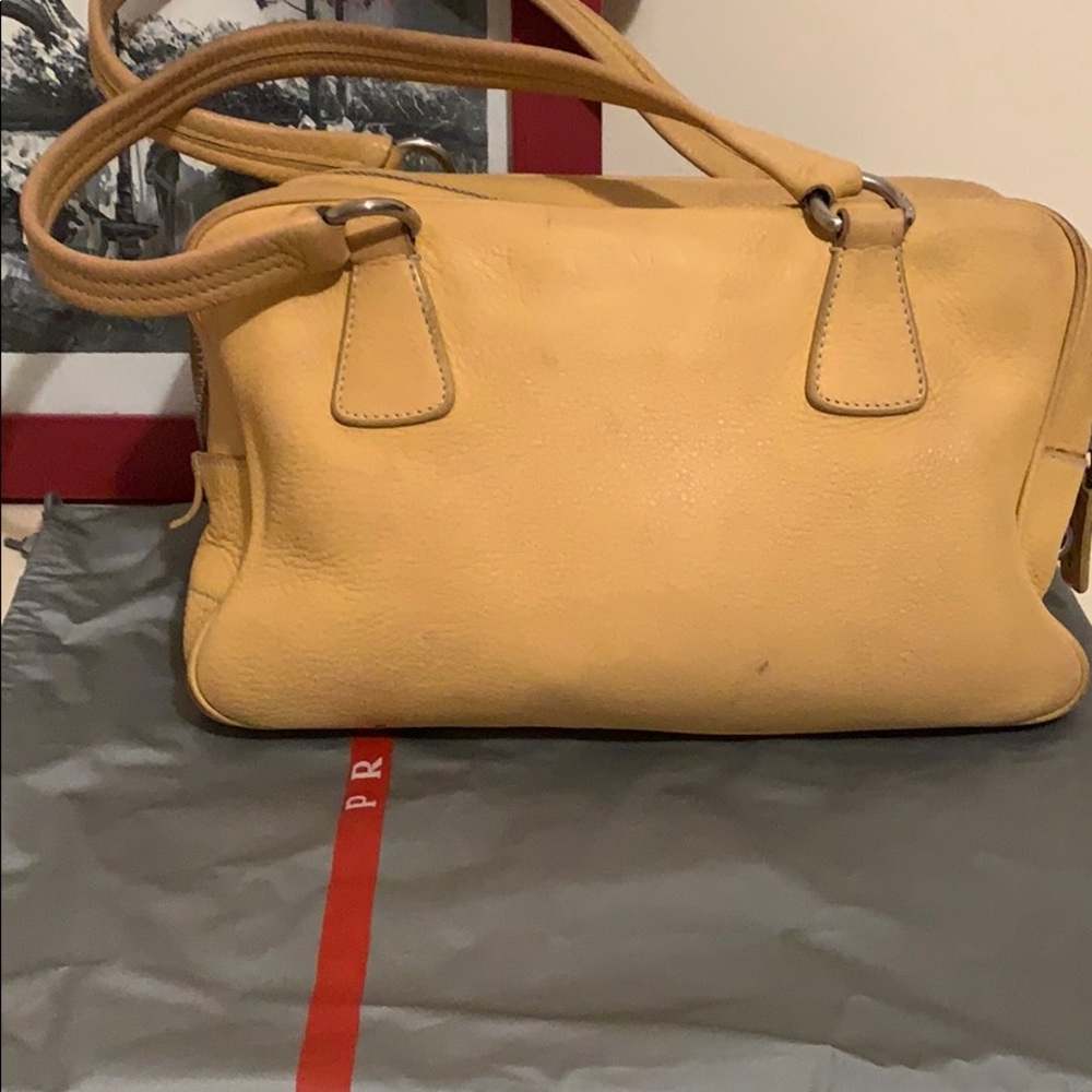 Prada leather handbag Made in Italy 💛💛💛